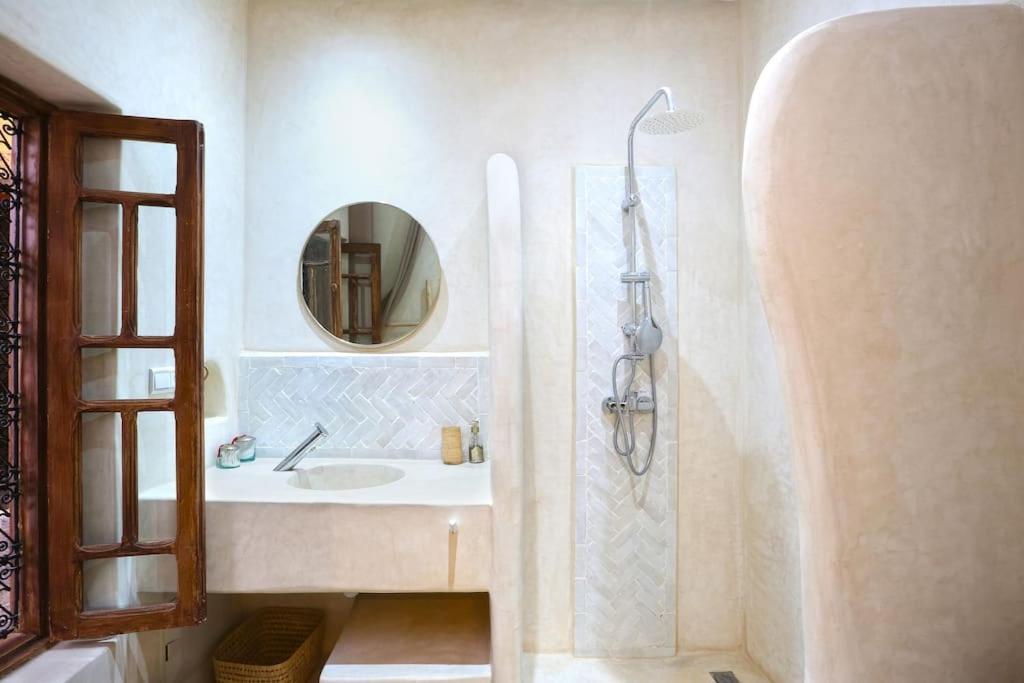 Riad El Khir En Centre Ville Rooftop Et Bassin 马拉喀什 外观 照片